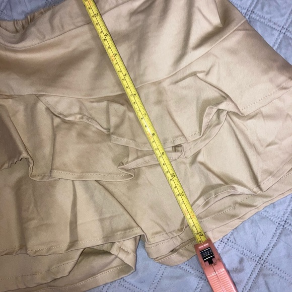 Umgee Shorts Skirt Khaki Medium Ruffle BNWOT - Picture 8 of 12